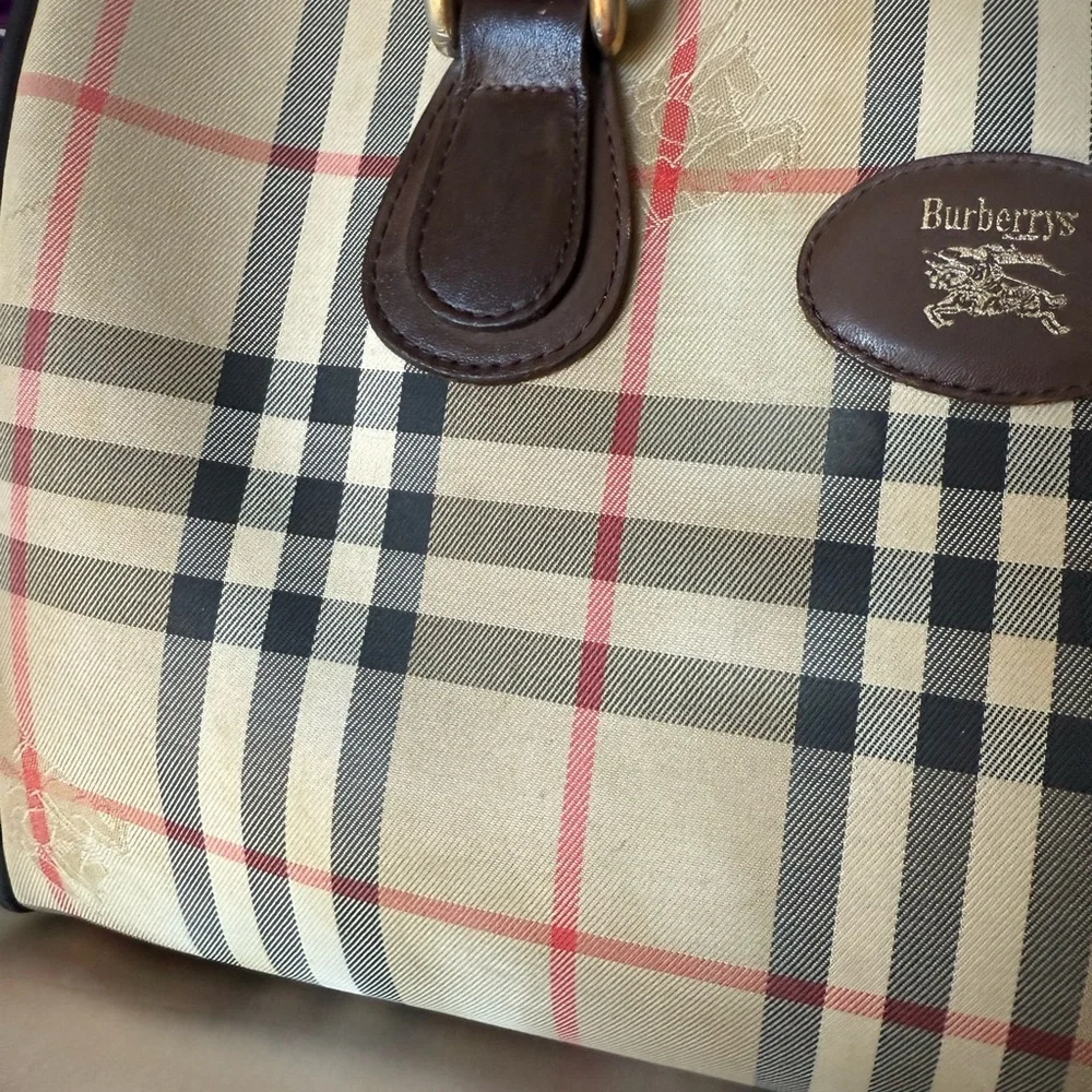 Burberry Boston Medium Size. - Picture 9 of 17